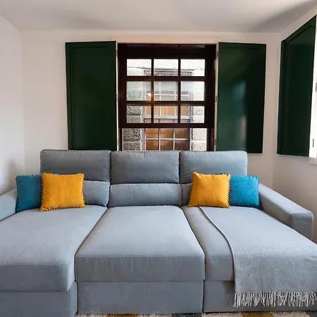 Renovated Historic House T2 Сasa de vacaciones