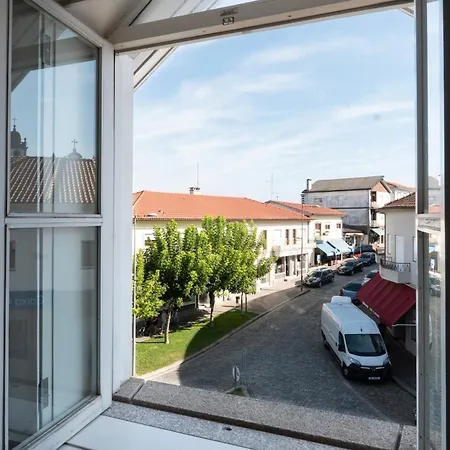 Renovated Historic House T2 Сasa de vacaciones